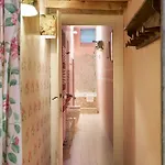 Διαμέρισμα Bright, Romantic Retreat In *