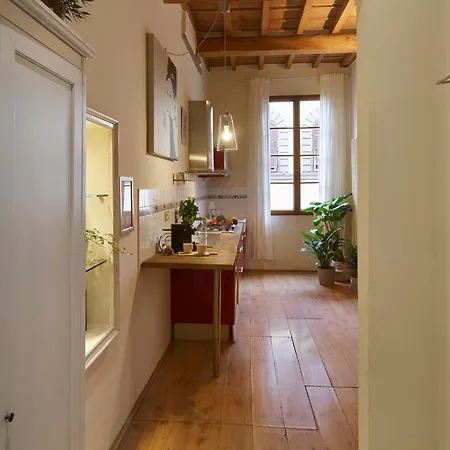 Διαμέρισμα Bright, Romantic Retreat In *