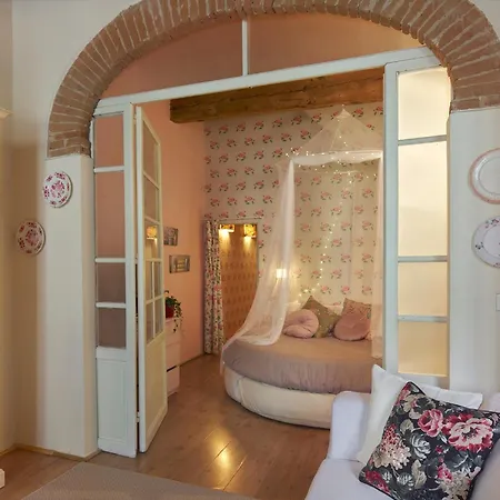 Bright, Romantic Retreat In *