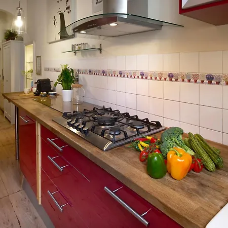 Bright, Romantic Retreat In Apartamento Florencia